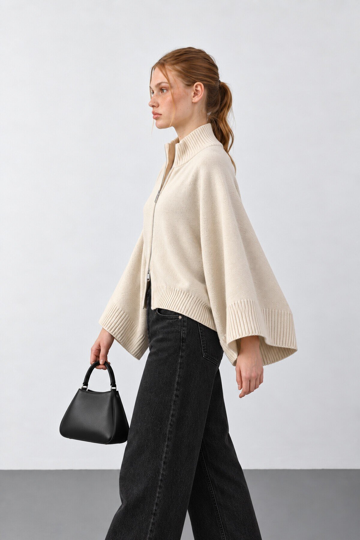 Bej Fermuarlı Oversize Yarasa Kol Triko Hırka E26-SS01