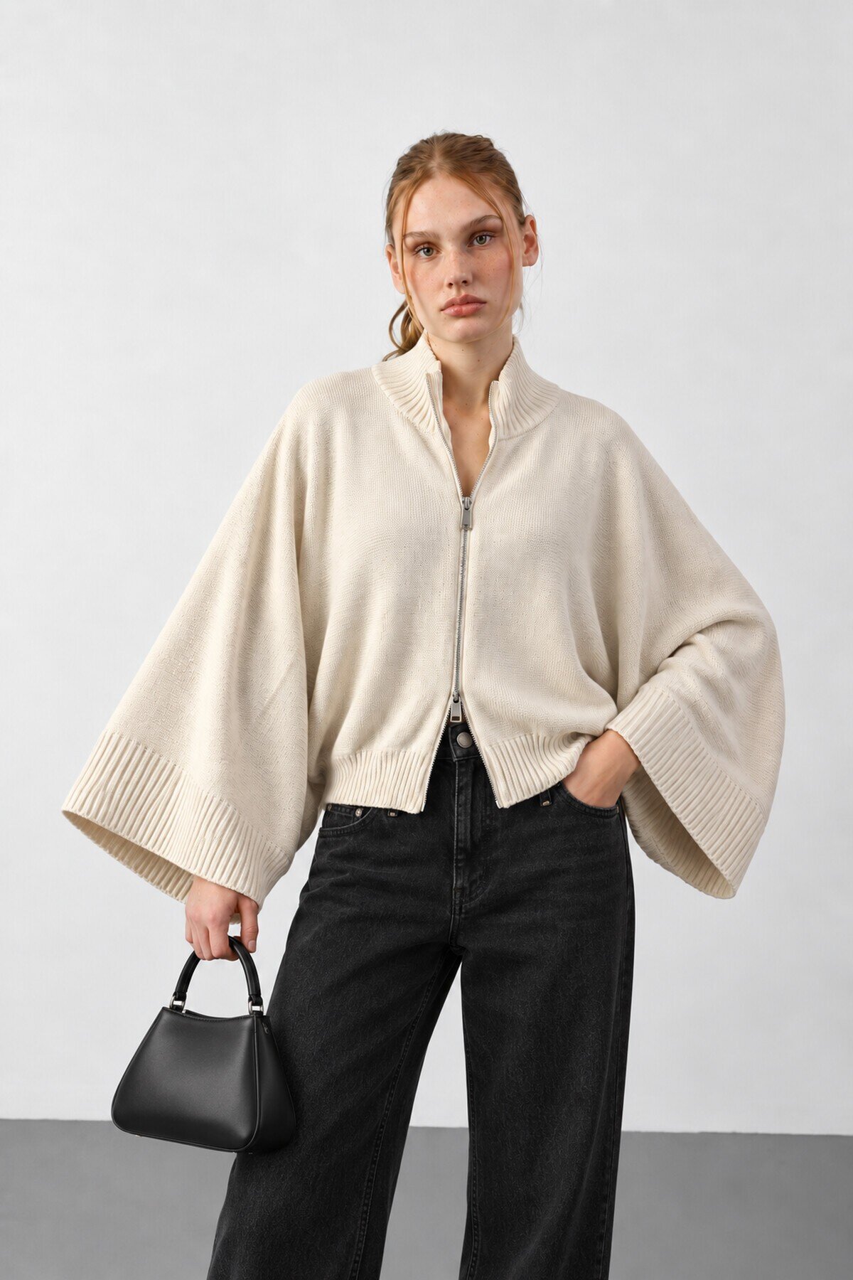 Bej Fermuarlı Oversize Yarasa Kol Triko Hırka E26-SS01
