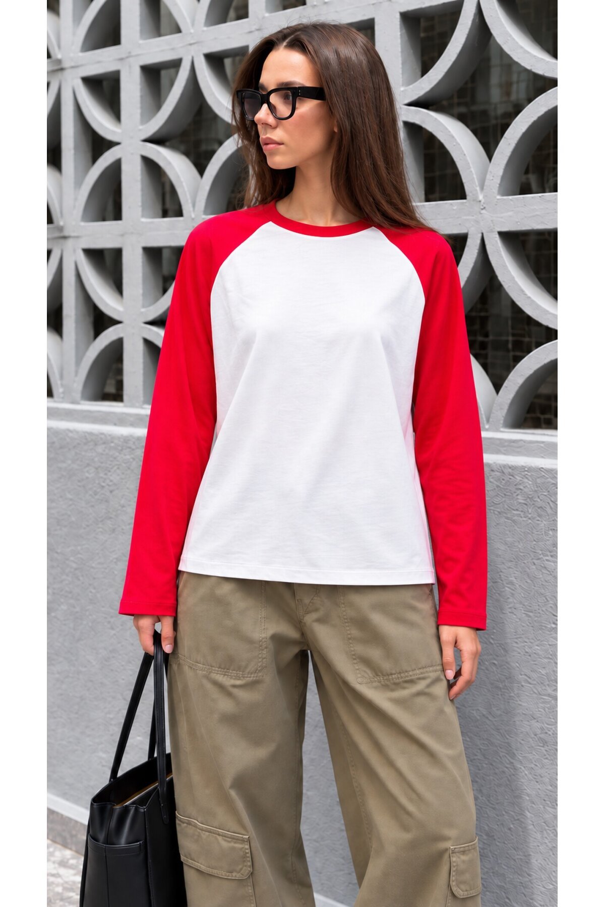 Kadın Kırmızı Beyaz Renk Bloklu Raglan Uzun Kol Pamuk T-Shirt E26-NM2670