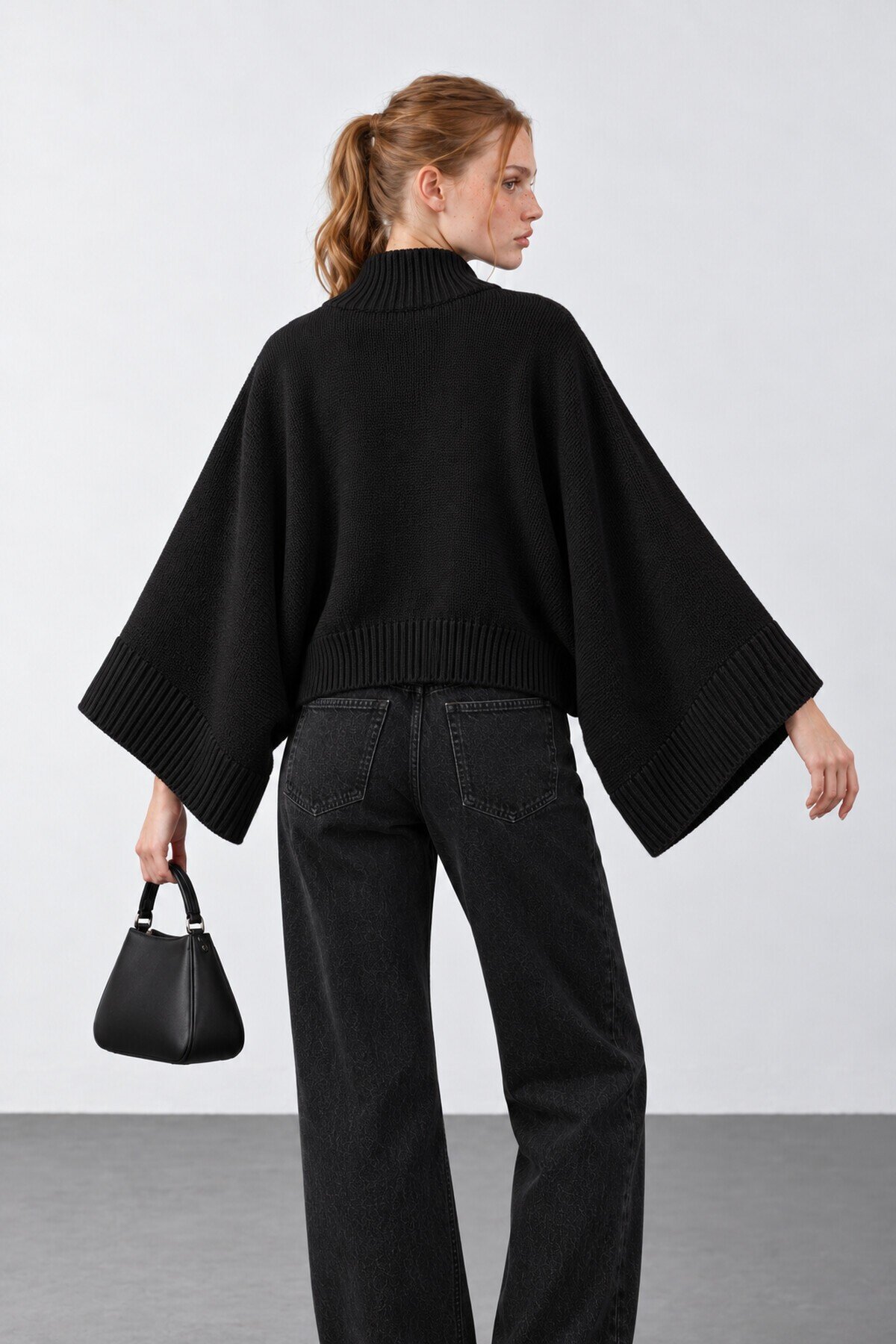 Siyah Fermuarlı Oversize Yarasa Kol Triko Hırka E26-SS01