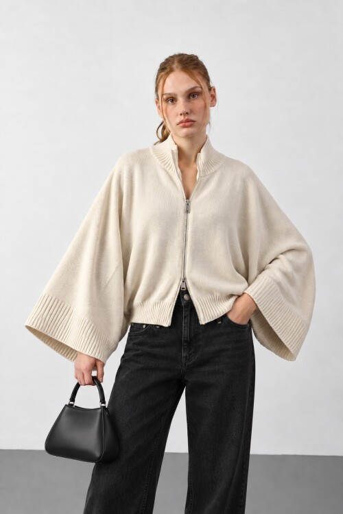 Bej Fermuarlı Oversize Yarasa Kol Triko Hırka E26-SS01