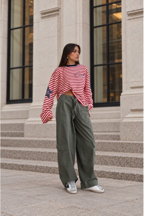 Lacivert Yaka Kırmızı Çizgili Yıldız Baskılı Oversize Modal Sweatshirt E26-STA1127
