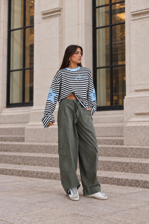 Mavi Yaka Siyah Çizgili Yıldız Baskılı Oversize Modal Sweatshirt E26-STA1127