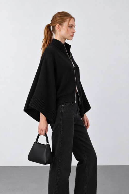 Siyah Fermuarlı Oversize Yarasa Kol Triko Hırka E26-SS01