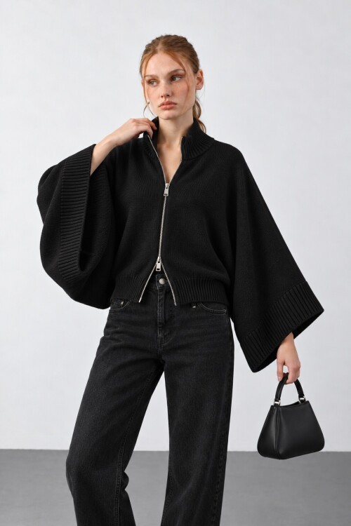 Siyah Fermuarlı Oversize Yarasa Kol Triko Hırka E26-SS01